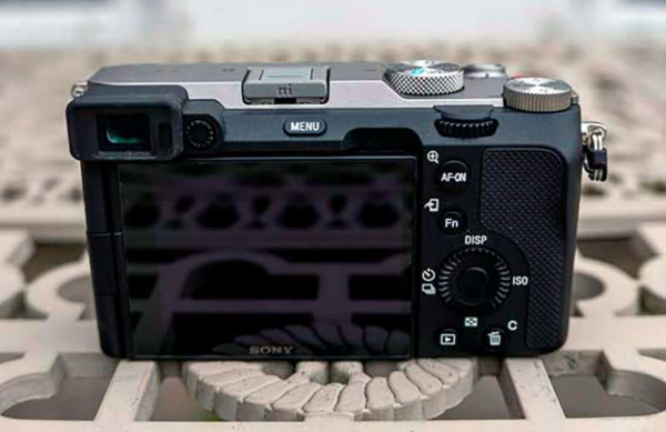 Обзор Sony a7C: полнокадровая камера для путешествий и уличной фотографии