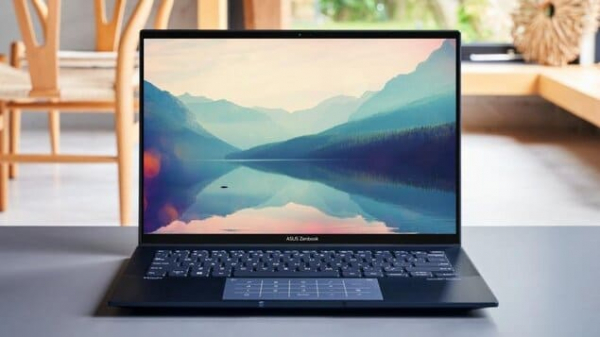 ASUS ZenBook 17 Fold: Самый большой ноутбук с гибким экраном!